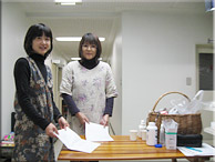 二宮るみ先生(左)